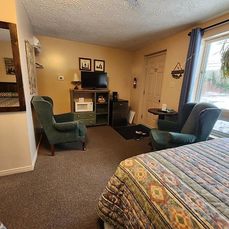 Dwight Village Motel ภายนอก รูปภาพ