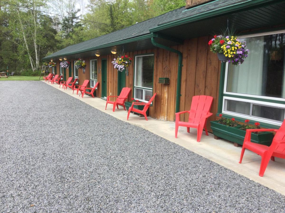 Dwight Village Motel ภายนอก รูปภาพ