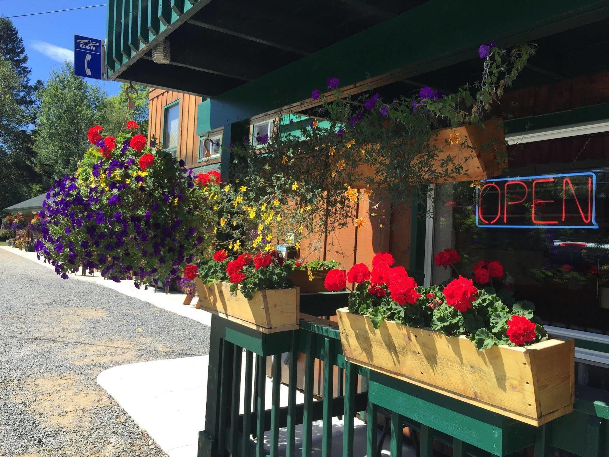 Dwight Village Motel ภายนอก รูปภาพ