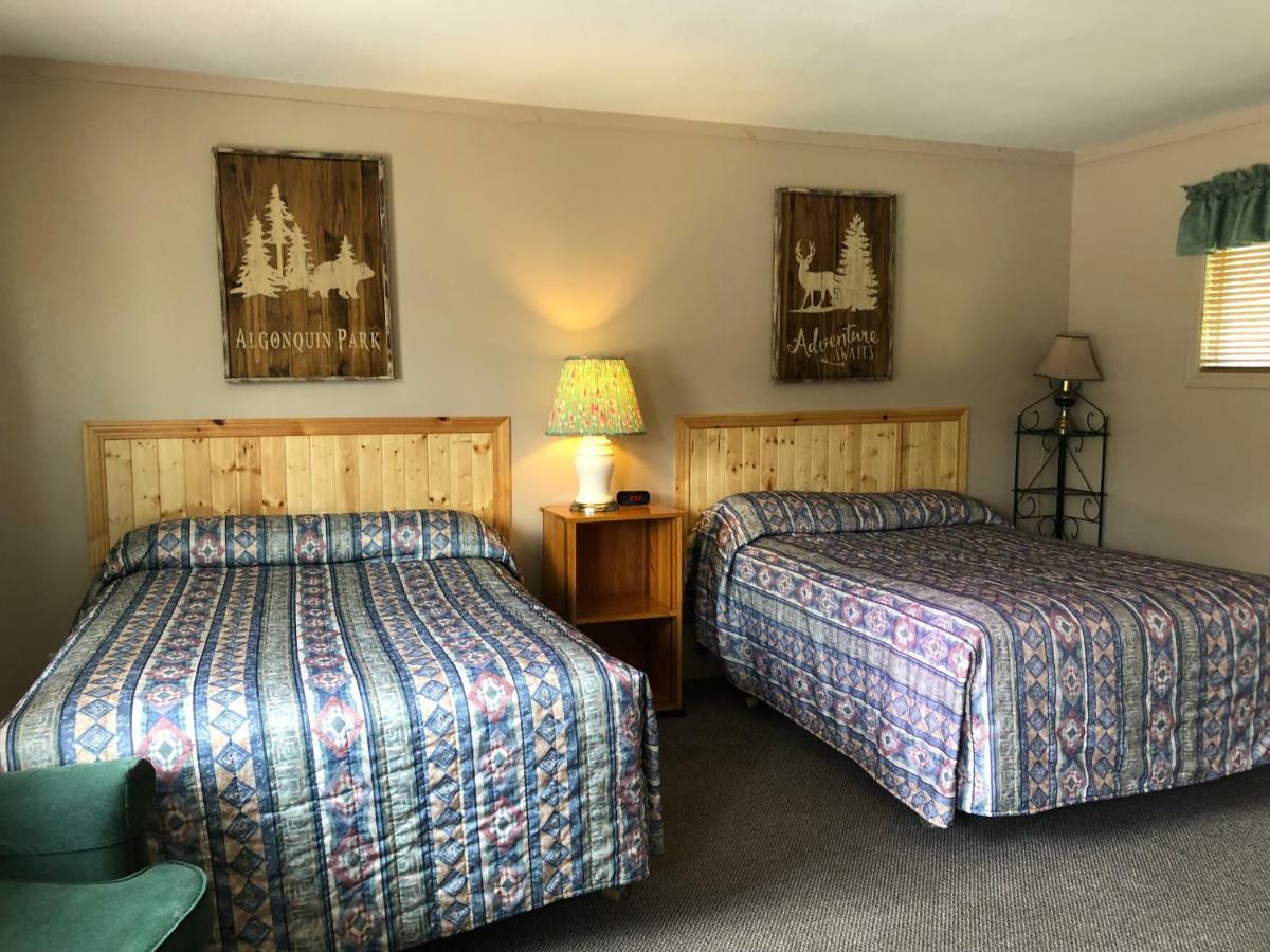 Dwight Village Motel ภายนอก รูปภาพ